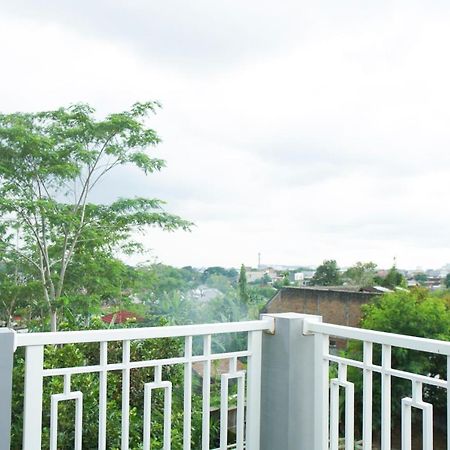 Kost Eksklusif Teduh Hostel Jogjakarta Buitenkant foto