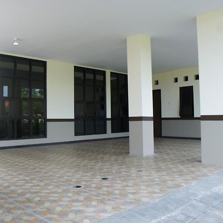 Kost Eksklusif Teduh Hostel Jogjakarta Buitenkant foto