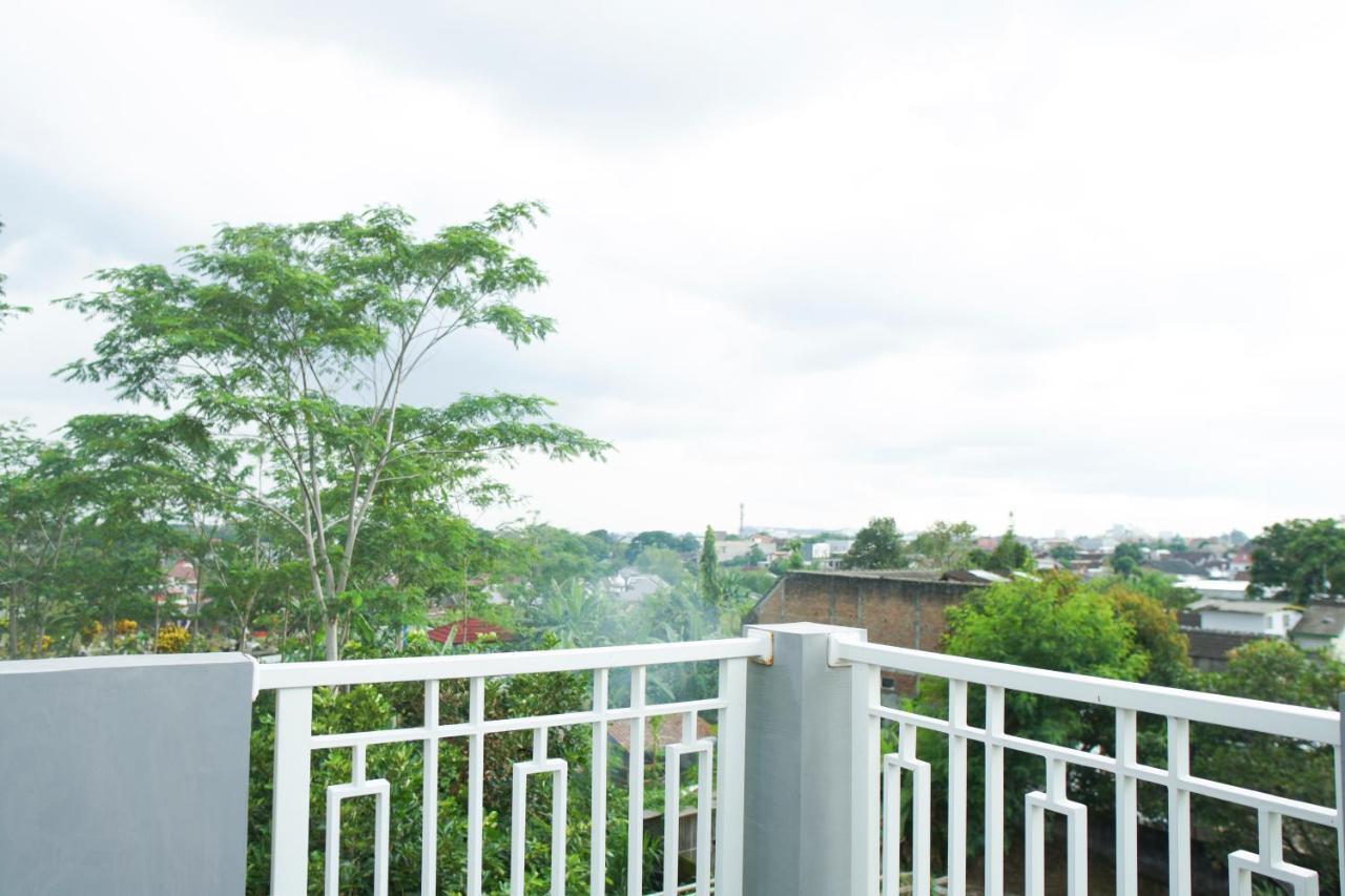 Kost Eksklusif Teduh Hostel Jogjakarta Buitenkant foto