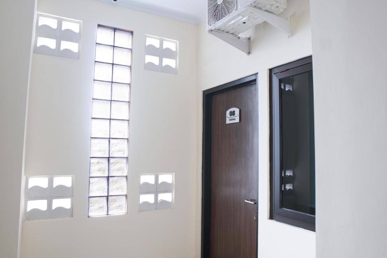 Kost Eksklusif Teduh Hostel Jogjakarta Buitenkant foto