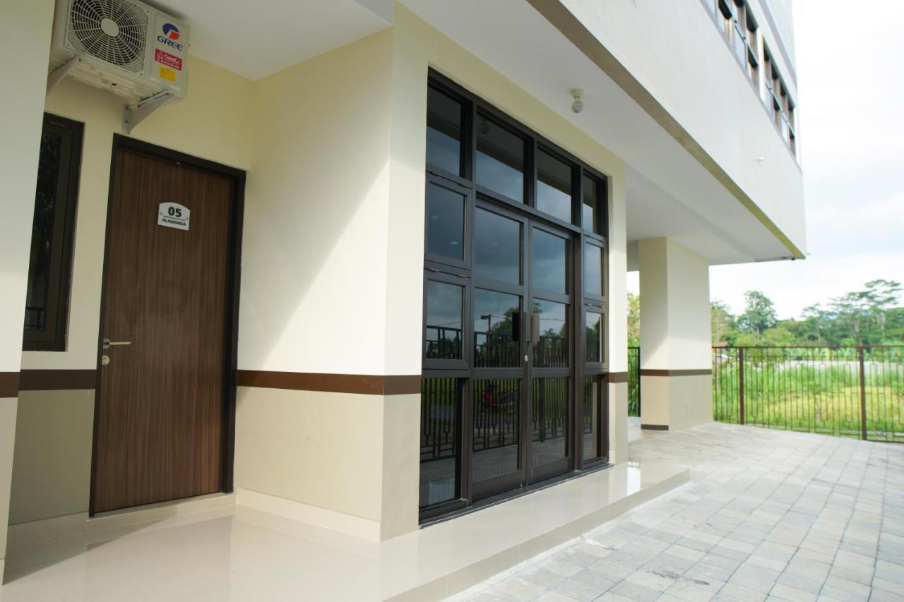 Kost Eksklusif Teduh Hostel Jogjakarta Buitenkant foto