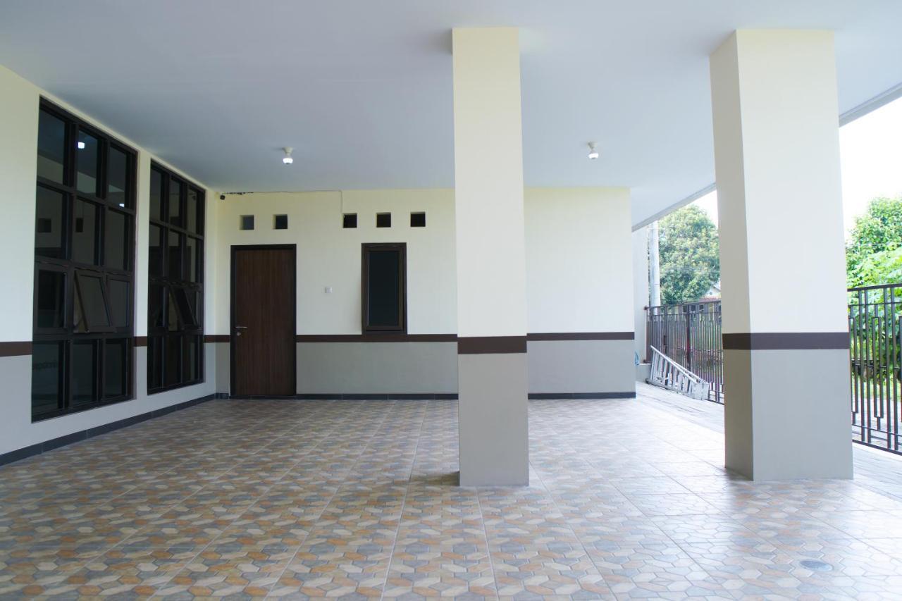 Kost Eksklusif Teduh Hostel Jogjakarta Buitenkant foto