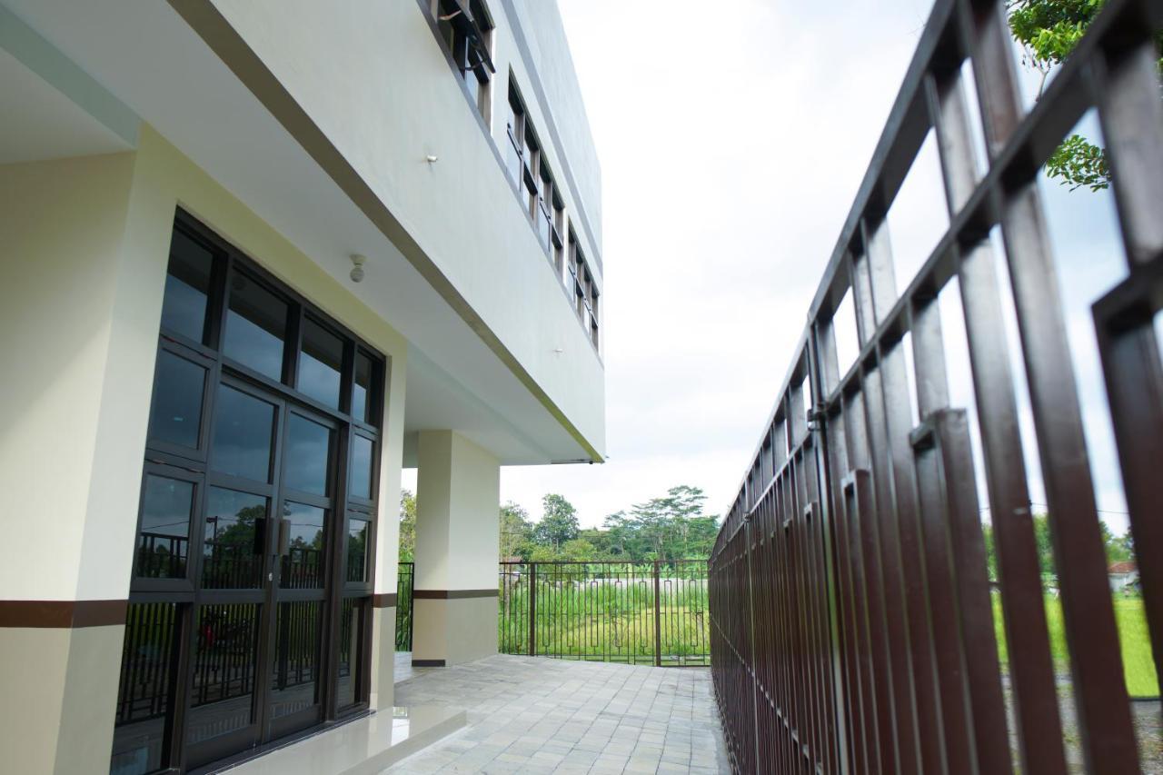 Kost Eksklusif Teduh Hostel Jogjakarta Buitenkant foto